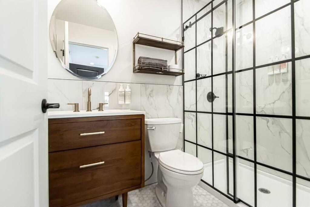 King Bed Stylish Studio In Heart Of Downtown Room # 200 Hot Springs Extérieur photo