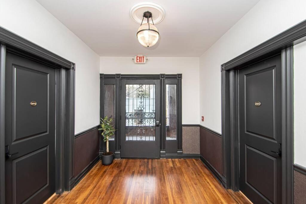 King Bed Stylish Studio In Heart Of Downtown Room # 200 Hot Springs Extérieur photo